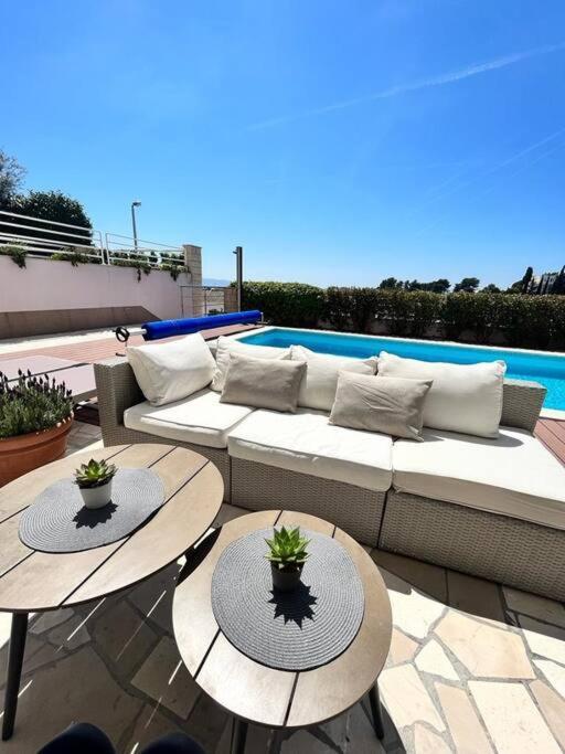 Blue Apartment With Shared Pool Split Buitenkant foto