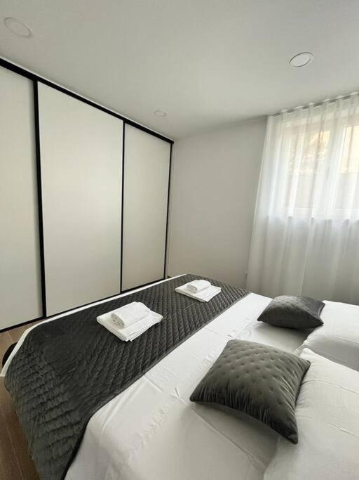Blue Apartment With Shared Pool Split Buitenkant foto